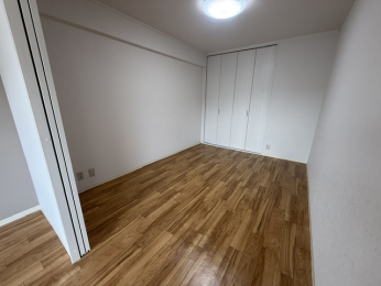 �m���@-